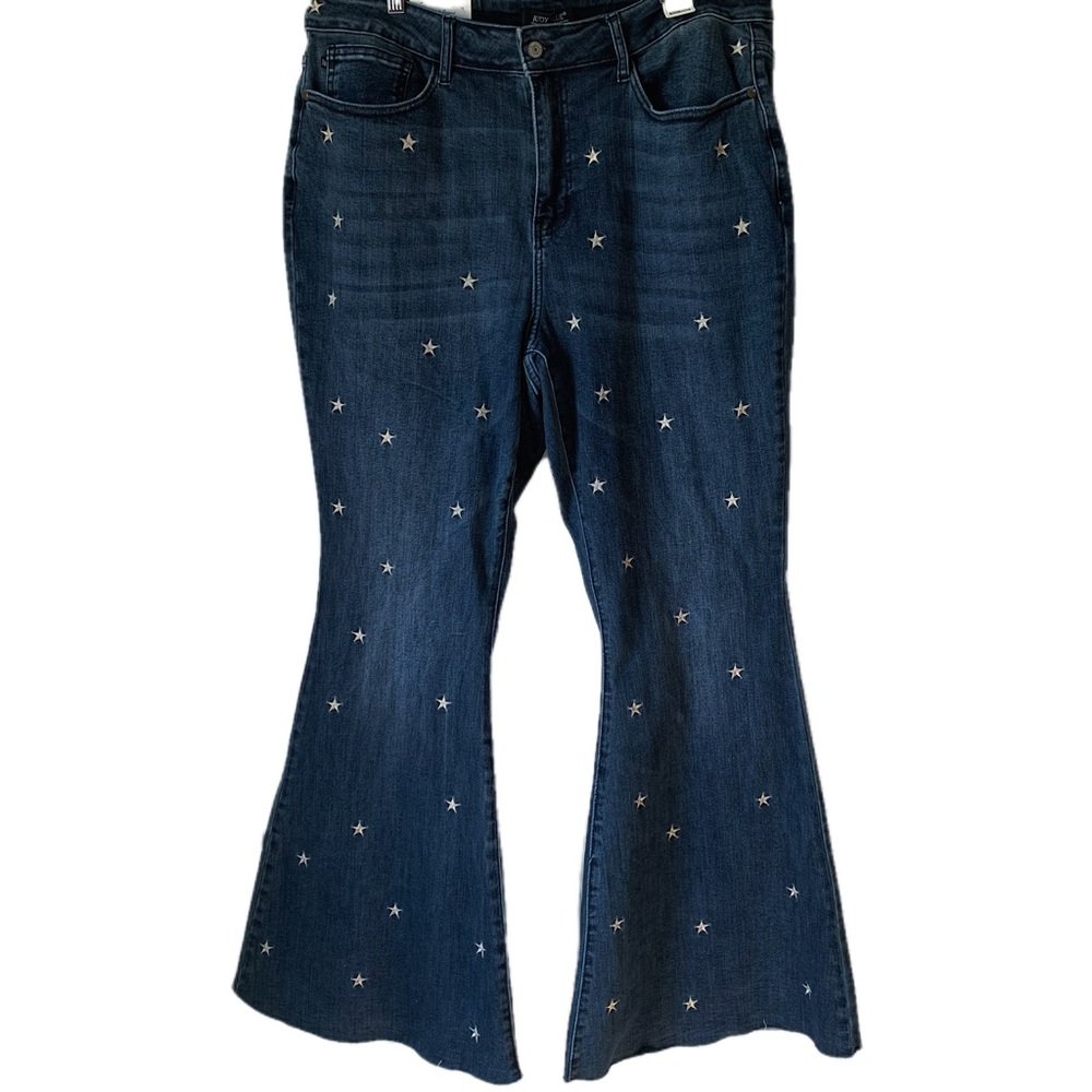 Judy Blue Super Flared Embroidered Star Jeans
